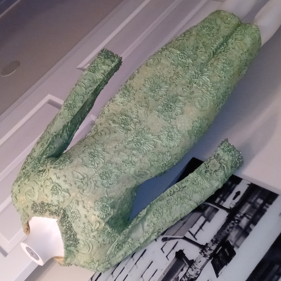 Lace beaded dress - Picture 1 of 6